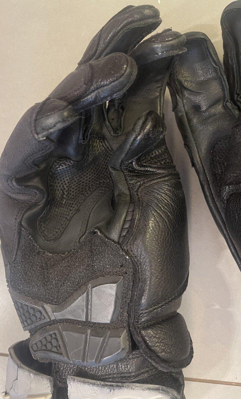 Macacão Dainese 2 Peças Tamanho 52 + Par de Botas Dainese + Protetor de Coluna e Tórax Dainese + Par de Luvas Alpinestars - Usado