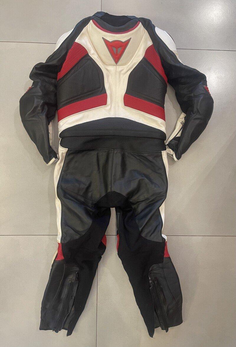 Macacão Dainese 2 Peças Tamanho 52 + Par de Botas Dainese + Protetor de Coluna e Tórax Dainese + Par de Luvas Alpinestars - Usado
