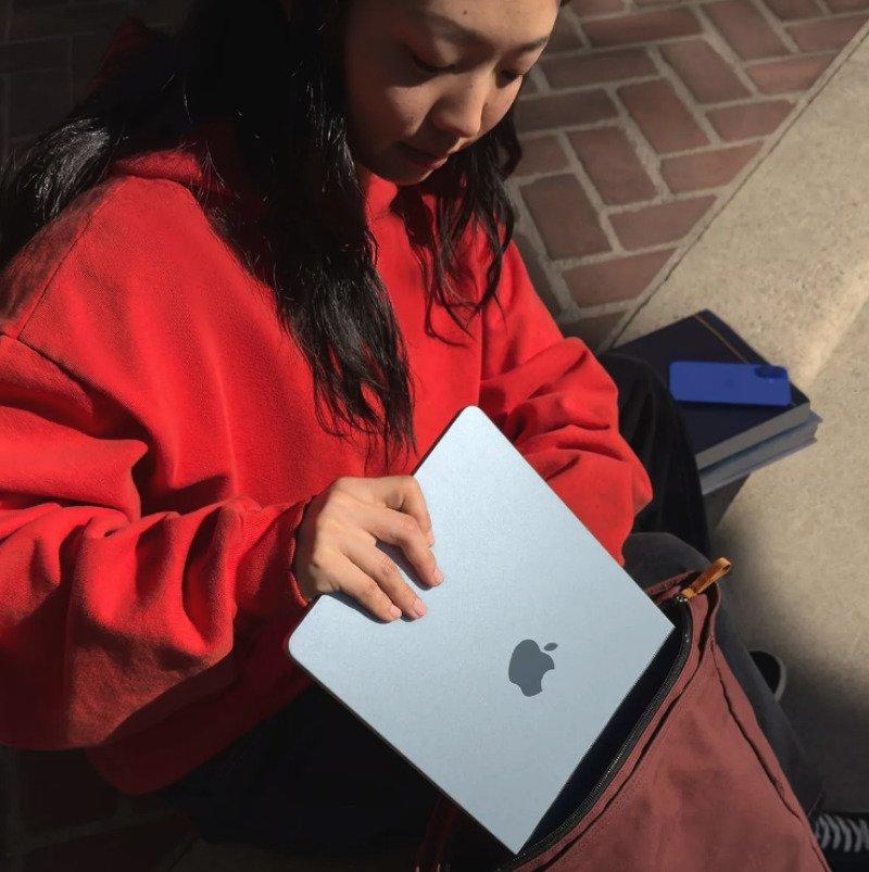 MacBook Air 13.6″ Silver Chip M4 16 GB RAM 512 GB SSD